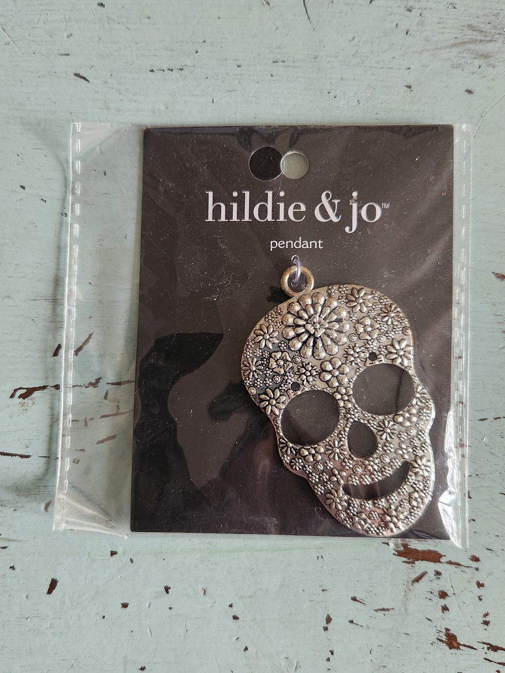 Hildie & Jo Floral Skull Pendant in Silver